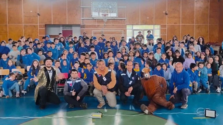 Con teatro y alegría, la SEREMI de Salud enseña a prevenir la hidatidosis