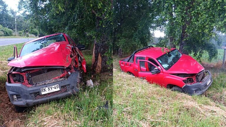 Conductor choca camioneta contra un árbol en Río Negro y es rescatado por Bomberos