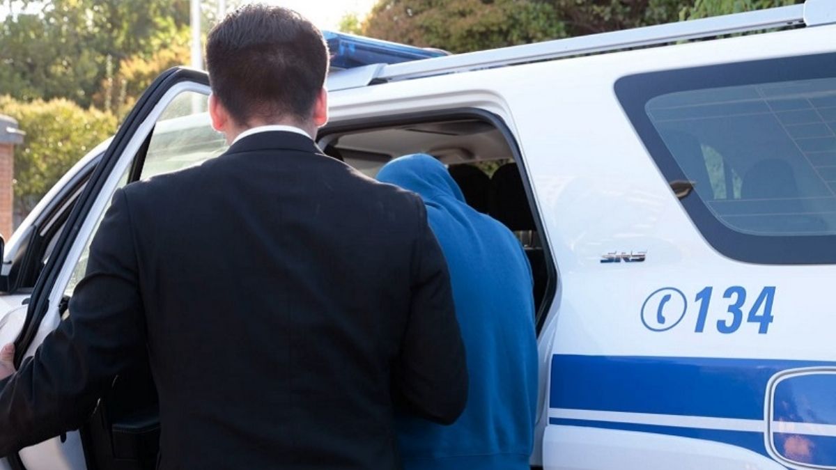 PDI detiene a nueve por red de “gota a gota” en Valdivia 31 PDI detiene a 17 personas en La Araucania por deudas de pensiones