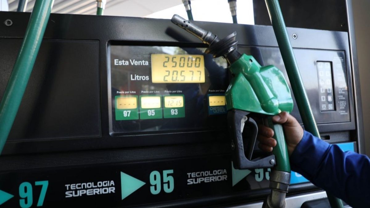 Economistas prevén alza en las bencinas desde el jueves 30 de julio en Chile 5 Decretan nuevo calculo de 4 semanas para el precio de las bencinas