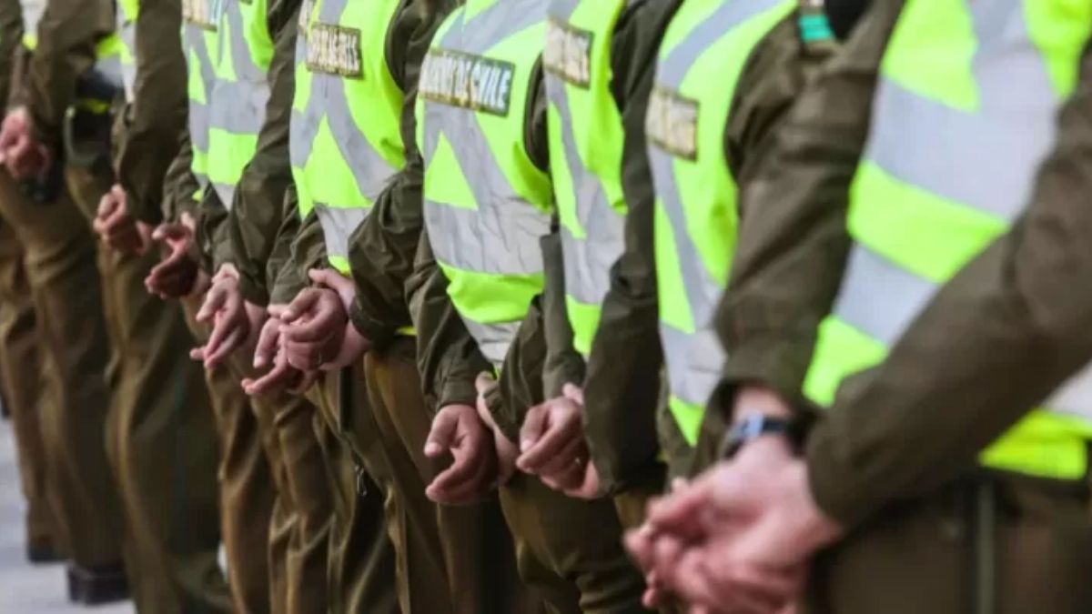 Carabineros detiene y desvincula a ocho funcionarios en Atacama por irregularidades en procedimientos 29 Tres carabineros detenidos en su propia comisaria por integrar banda criminal en el sur de Chile