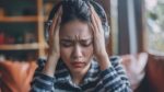 ¿Estás perdiendo audición sin notarlo? Las señales silenciosas del uso excesivo de audífonos 2 Estas perdiendo audicion sin notarlo Las senales silenciosas del uso excesivo de audifonos