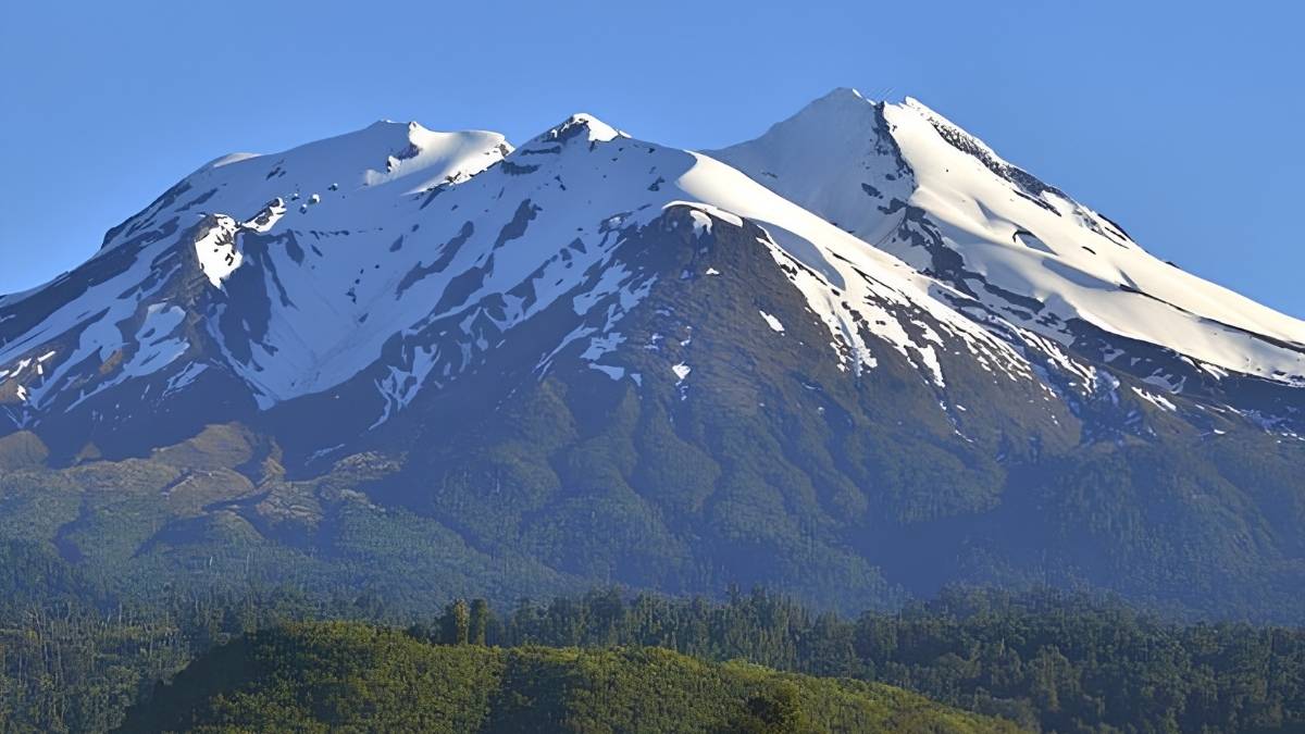 Excursionista fallece tras caída de 200 metros en volcán Calbuco 3 Excursionista fallece tras caida de 200 metros en volcan Calbuco