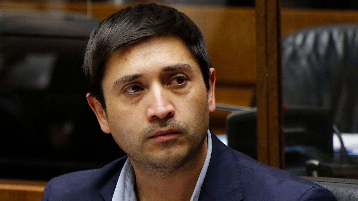 Corte de Puerto Montt suspende audiencia de desafuero del senador Calisto 4 Fiscalia acusa al senador Calisto por fraude reiterado