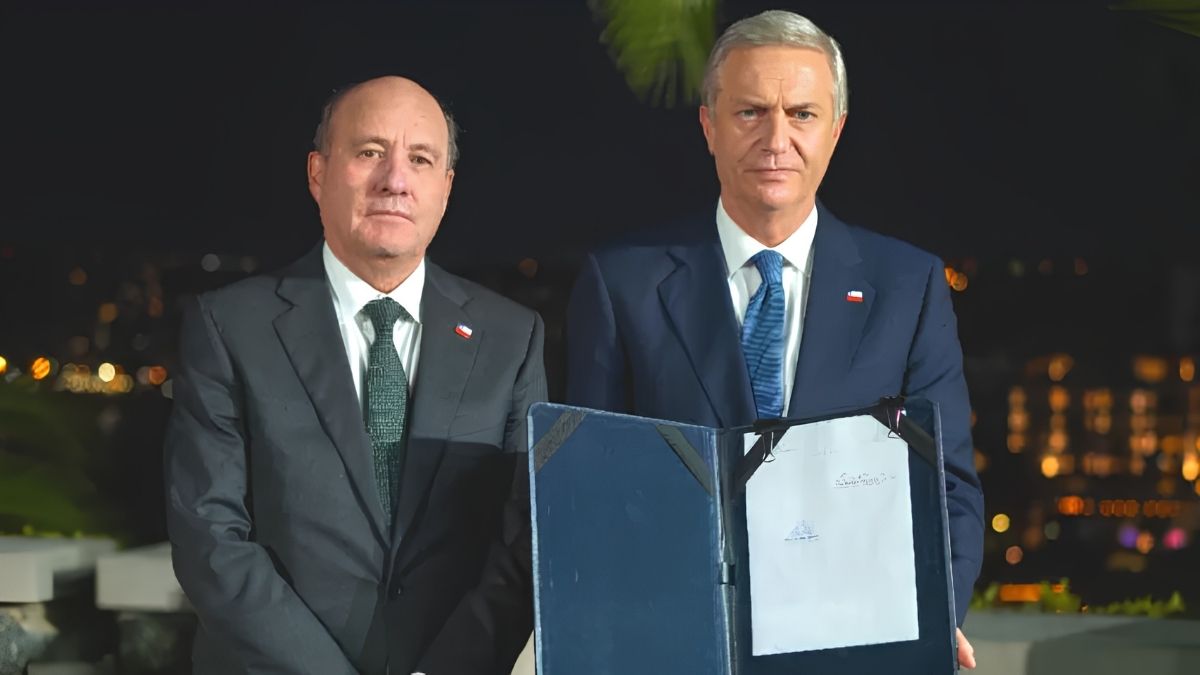 Kast pide al Congreso autorizar US$6.200 millones más de deuda y roza el límite del 45% del PIB 40 Kast pide al Congreso autorizar US6.200 millones mas de deuda y roza el limite del 45 del PIB