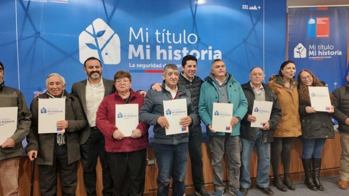 Bienes Nacionales entrega 103 titulos de dominio a familias de Llanquihue