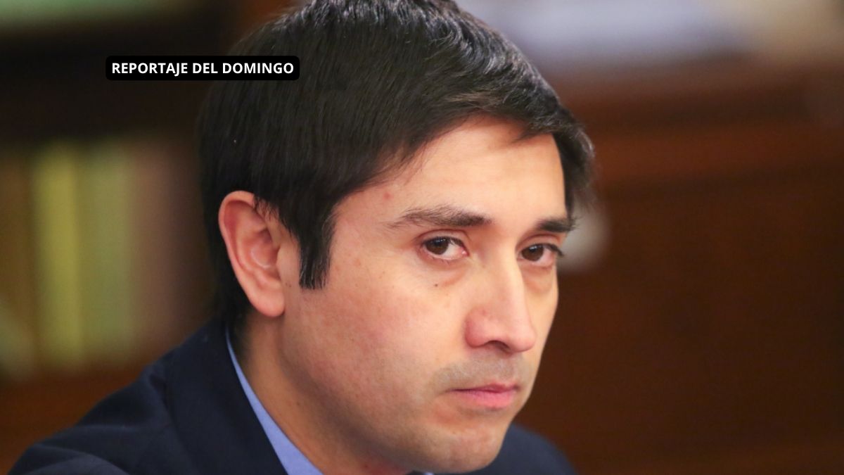 Acusado de fraude al fisco y sin desafuero resuelto: el senador que sostuvo la megarreforma de Kast 7 Calisto Acusado de fraude al fisco y sin desafuero resuelto el senador que sostuvo la megarreforma de Kast