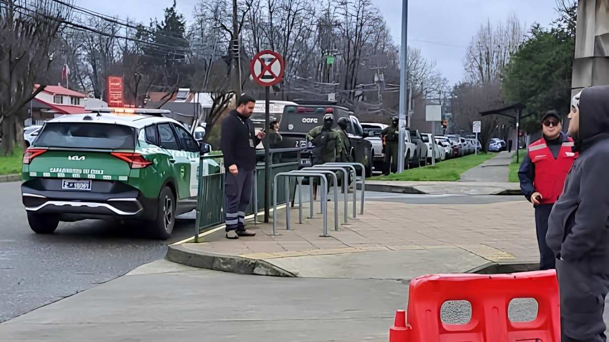 Carabinero del GOPE recibe disparo en Niebla y es llevado al Hospital 6 Carabinero del GOPE recibe disparo en Niebla y es llevado al Hospital