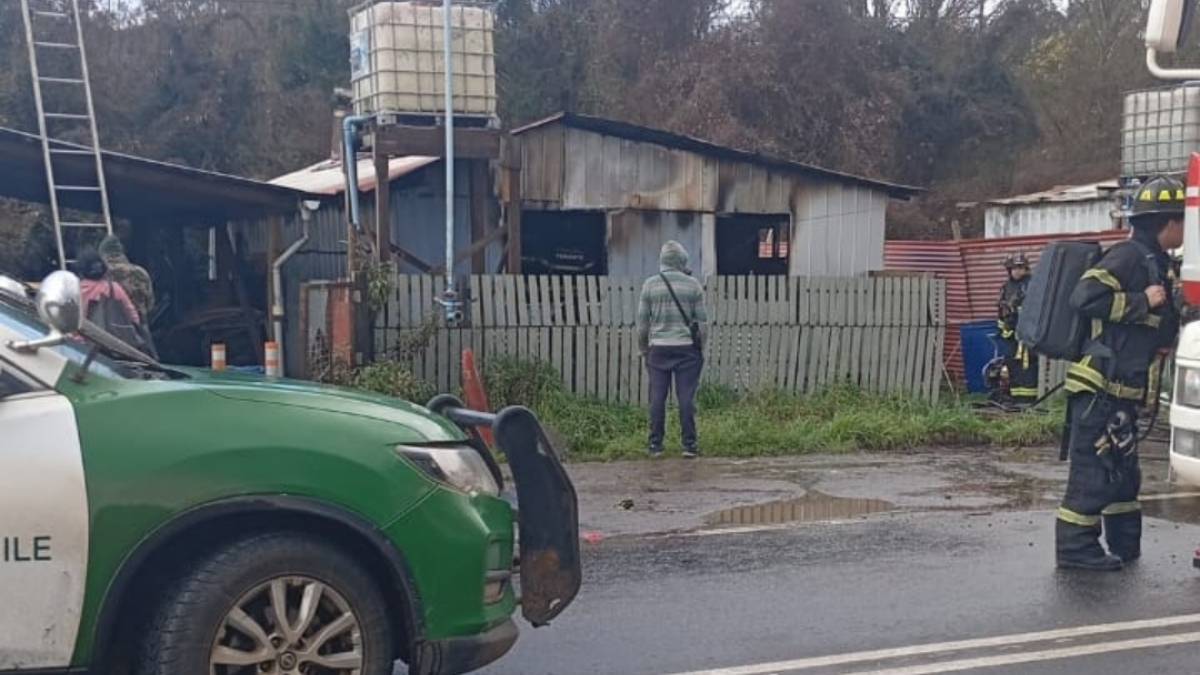 Incendio arrasa vivienda y daña otra en campamento de Francke 6 Incendio arrasa vivienda y dana otra en campamento de Francke