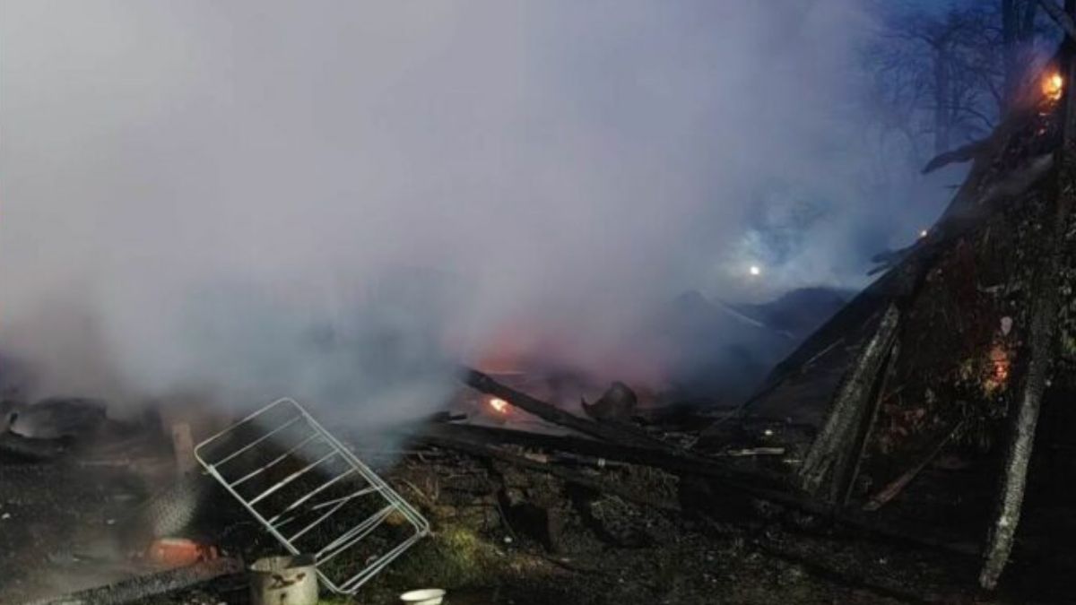 PDI indaga incendio en comuna de Los Lagos donde murió un hombre de 76 años 4 PDI indaga incendio en comuna de Los Lagos donde murio un hombre de 76 anos