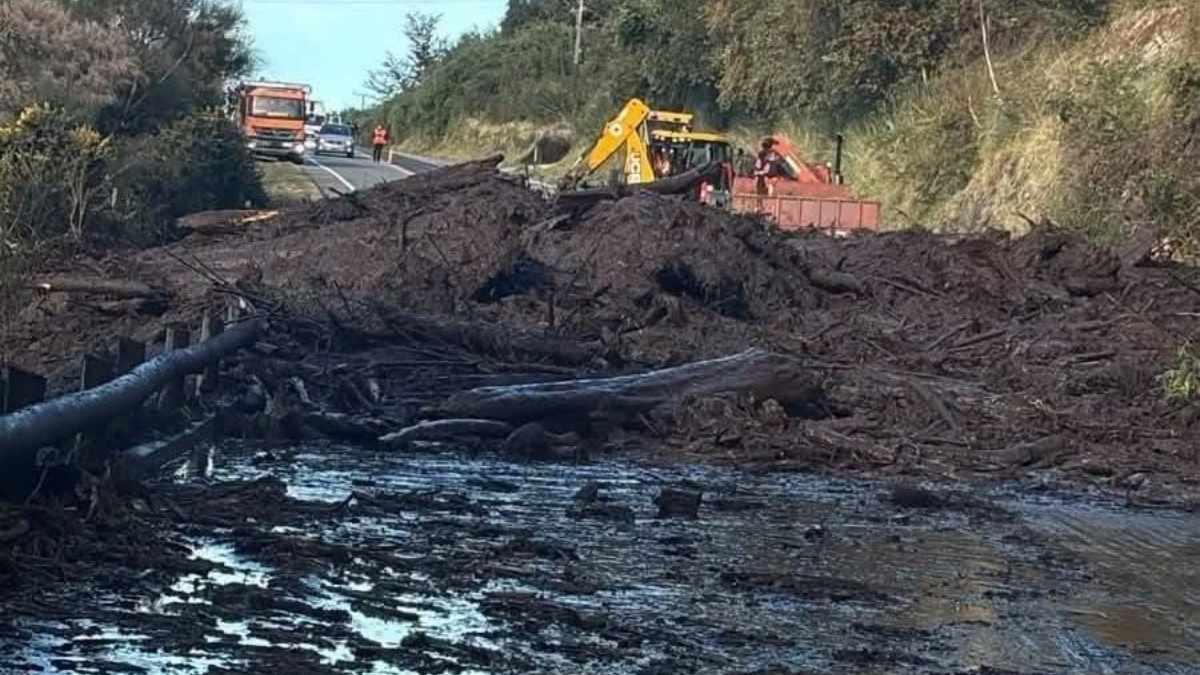 Remoción en masa obliga a cerrar totalmente la Ruta CH-225 3 Remocion en masa obliga a cerrar totalmente la Ruta CH 225