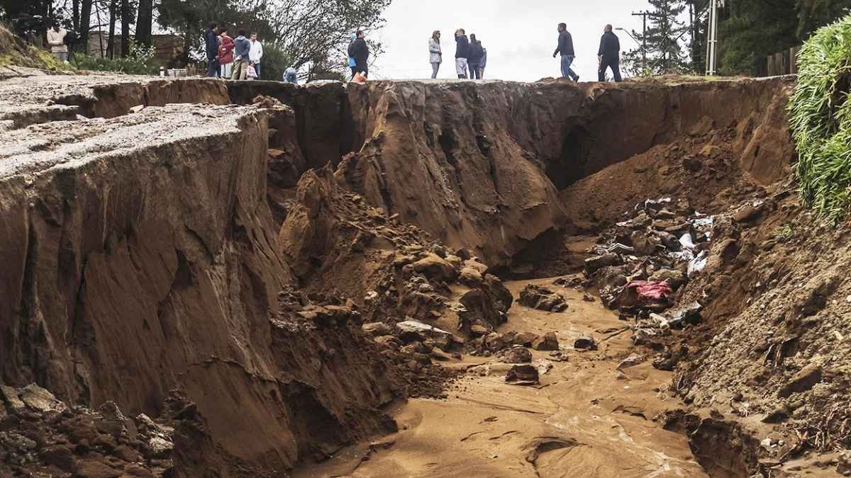 Sistema frontal deja 10 muertos, cuatro desaparecidos y 104 mil aislados 7 Sistema frontal deja 10 muertos cuatro desaparecidos y 104 mil aislados
