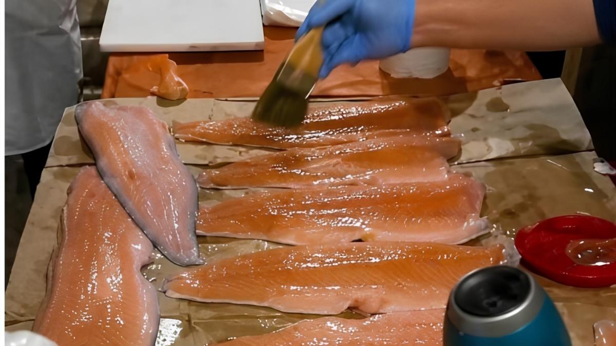 Video destapa red que colorea salmón descompuesto para venderlo en Los Lagos 3 Video destapa red que colorea salmon descompuesto para venderlo en Los Lagos